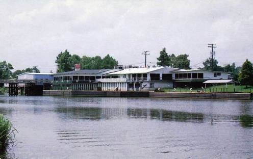 Pat's Waterfront Restaurant in Henderson Louisiana